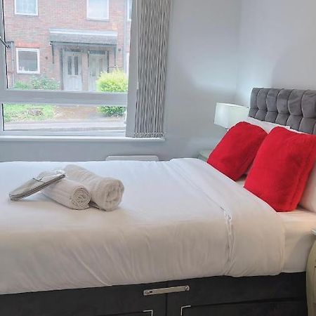 Mnitri Apartment Лутън Екстериор снимка