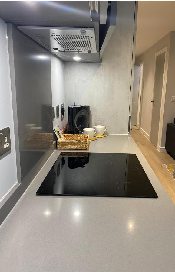 Mnitri Apartment Лутън Екстериор снимка