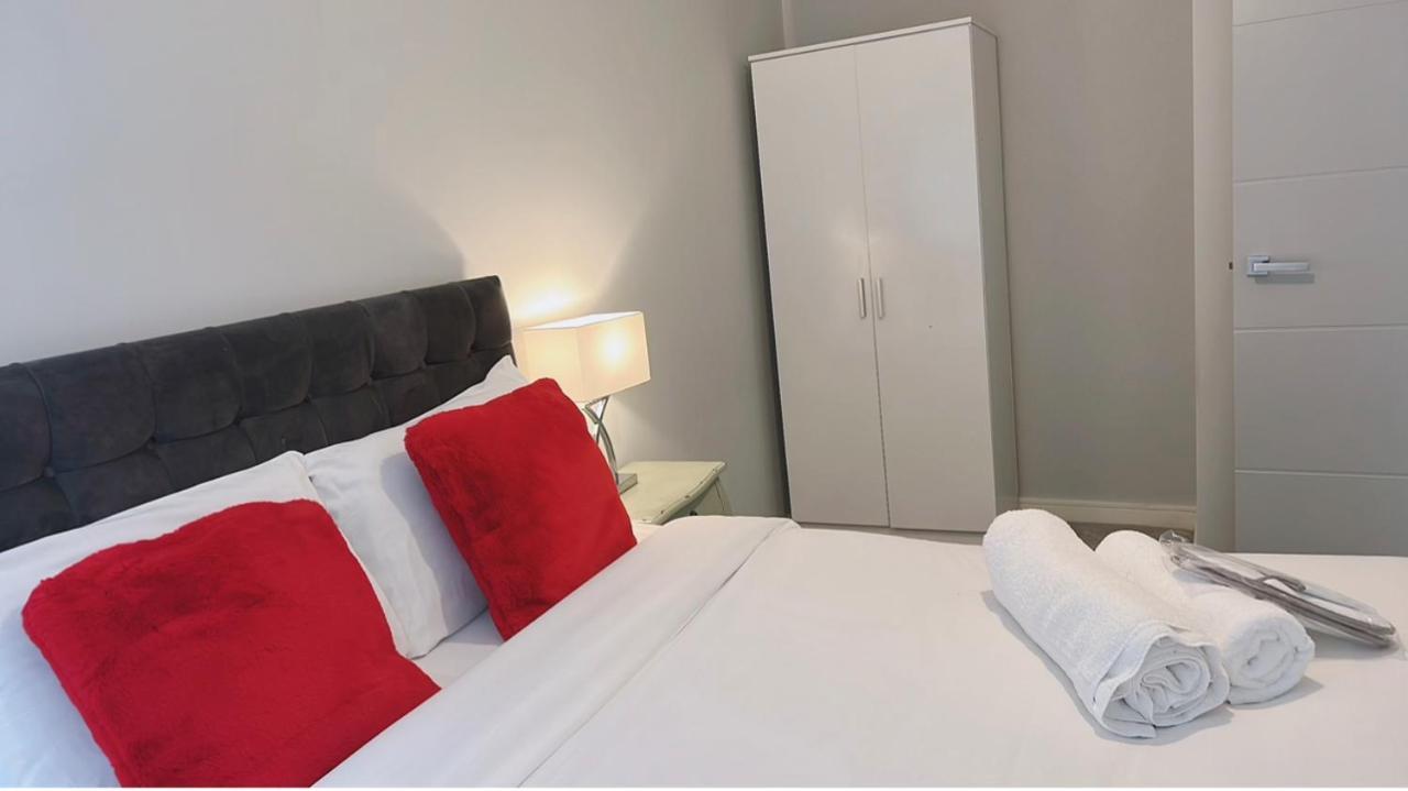 Mnitri Apartment Лутън Екстериор снимка