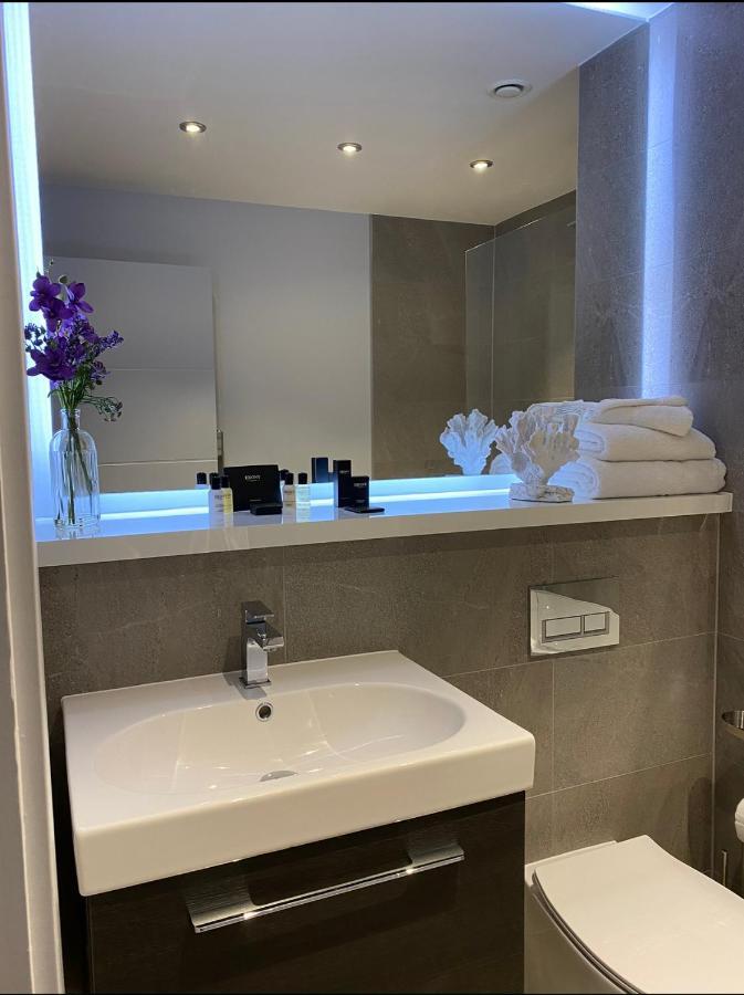 Mnitri Apartment Лутън Екстериор снимка