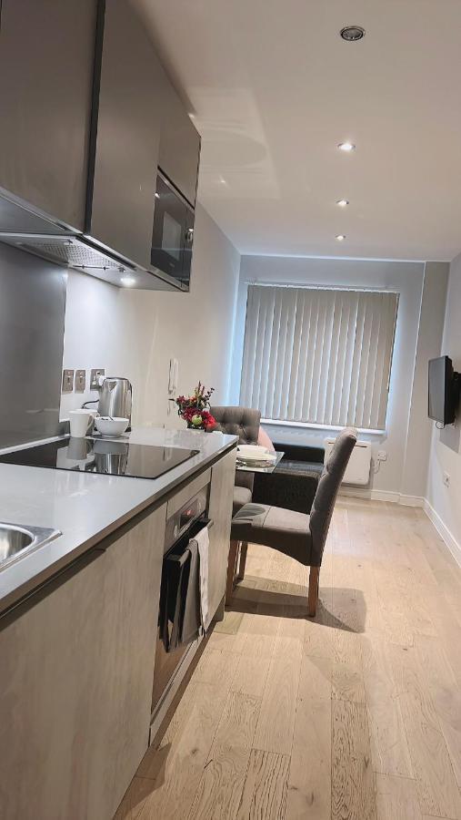 Mnitri Apartment Лутън Екстериор снимка
