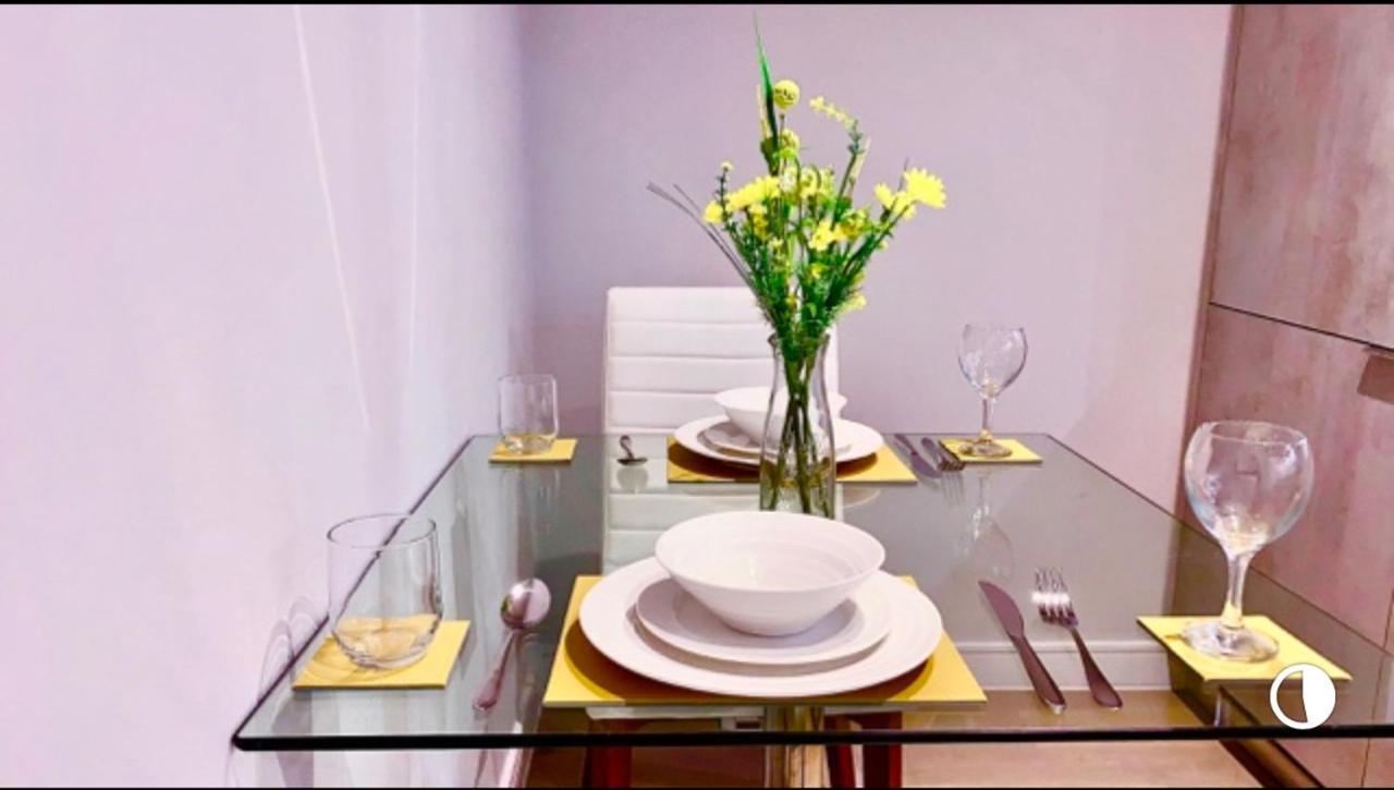 Mnitri Apartment Лутън Екстериор снимка