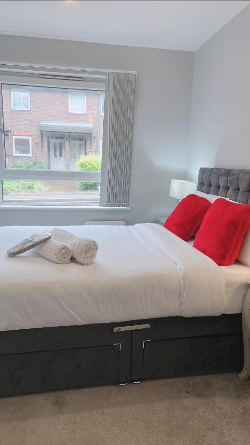 Mnitri Apartment Лутън Екстериор снимка
